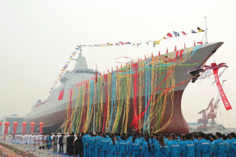 China's next-gen destroyer hits the water in Shanghai(1/3)