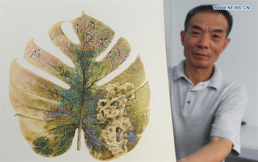 Local artist shows leaf painting artworks(1/5)
