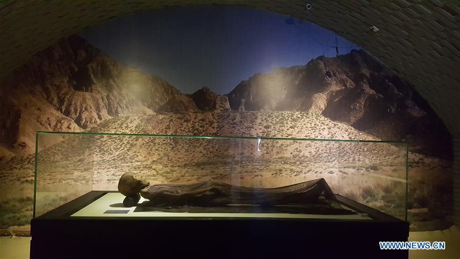 China unearths millennia-old Silk Road mummy(1/6)