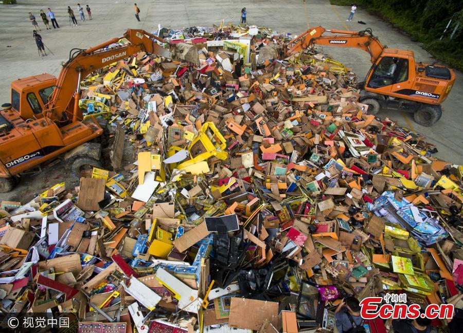 Nanjing police capture 969 gambling suspects(1/3)