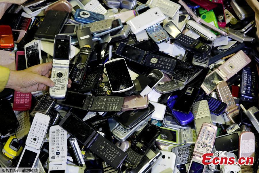 Tokyo 2020 Olympics: Medals to be made from mobile phones (1/4)