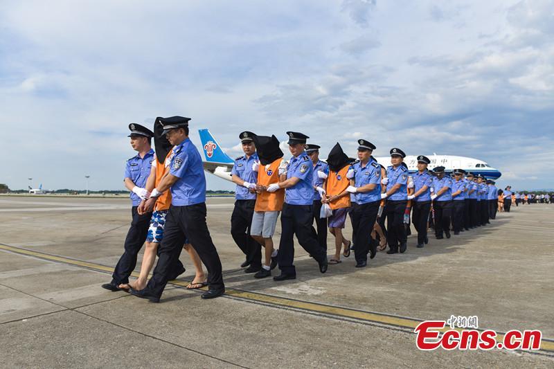 74 Chinese suspects in telecom fraud case deported from Cambodia(1/3)