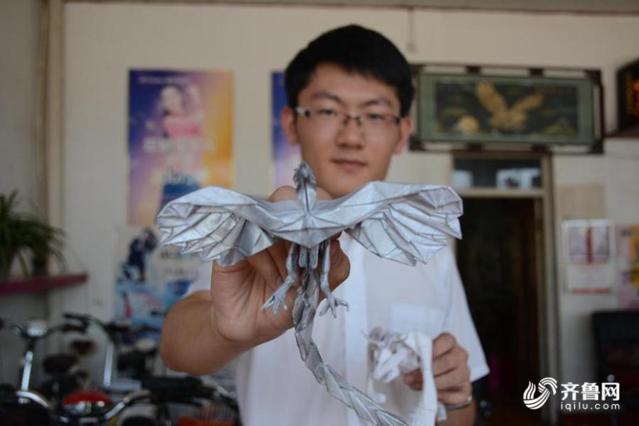 University lowers score to admit paper-folding talent(1/7)