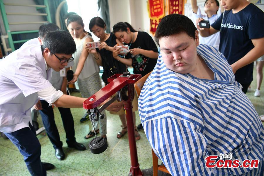 Man loses 70 kg in five months at hospital (1/5)