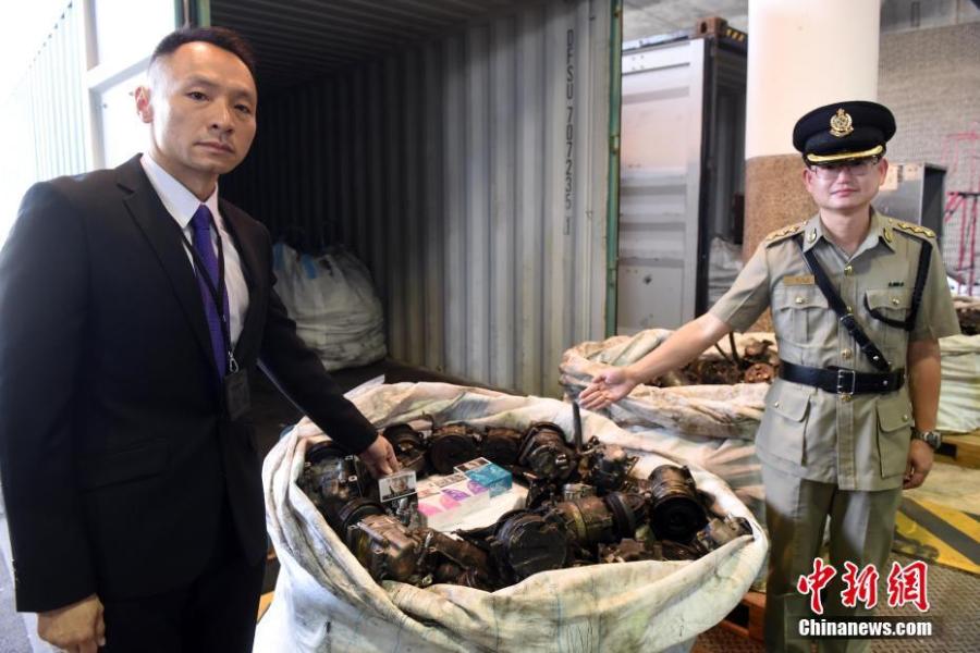 Hong Kong seizes 3 million suspected illicit cigarettes(1/3)