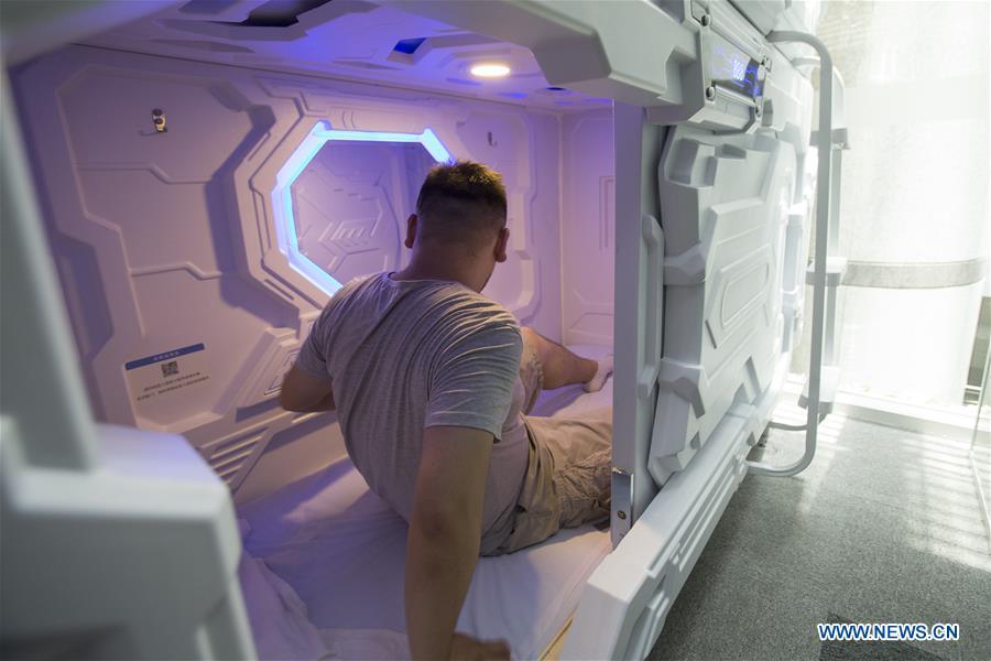 Shared compartment service appears in office buildings in Shanghai(1/5)