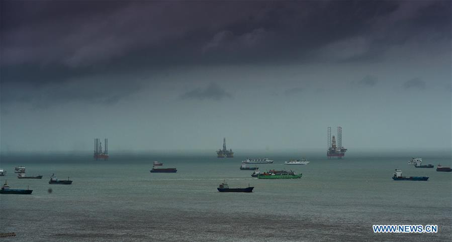 China renews blue alert for Typhoon Talas(1/3)