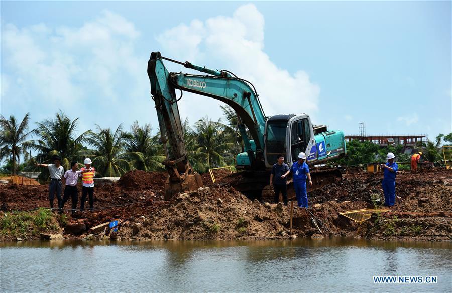 China renews blue alert for typhoon Sonca(1/4)