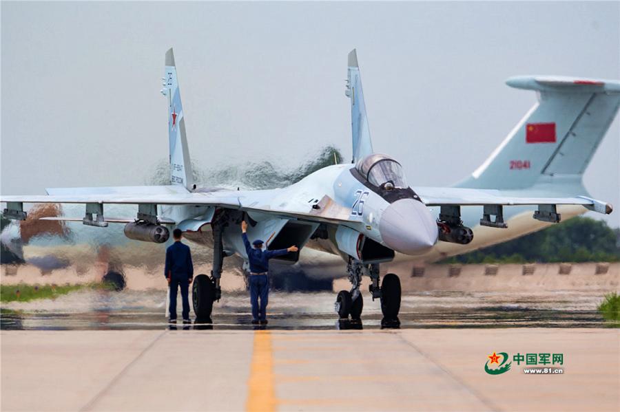 Russian Air Force joins 'Air Darts' pilot competition in China(1/10)