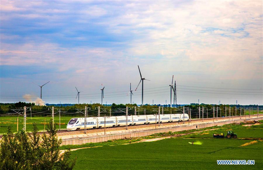 Railway linking Changchun, Baicheng and Ulanhot in test operation(1/6)