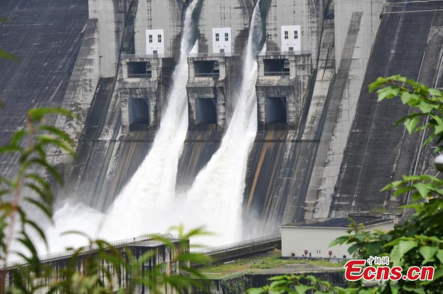 Floodwater released by important dam in Guangxi(1/3)