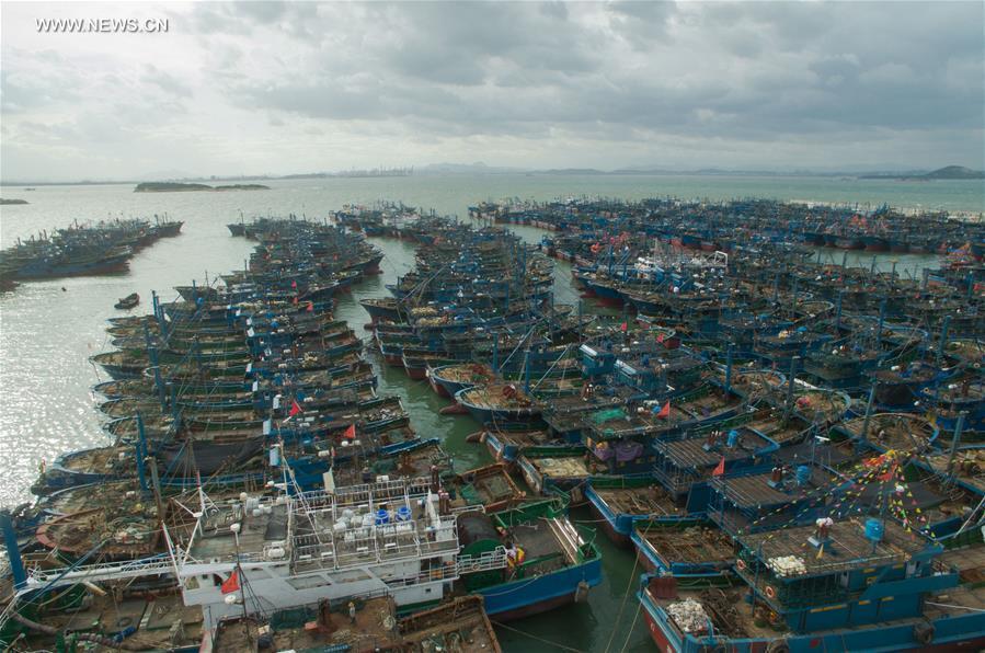 Typhoon Nesat makes landfall in southeast China (1/10)