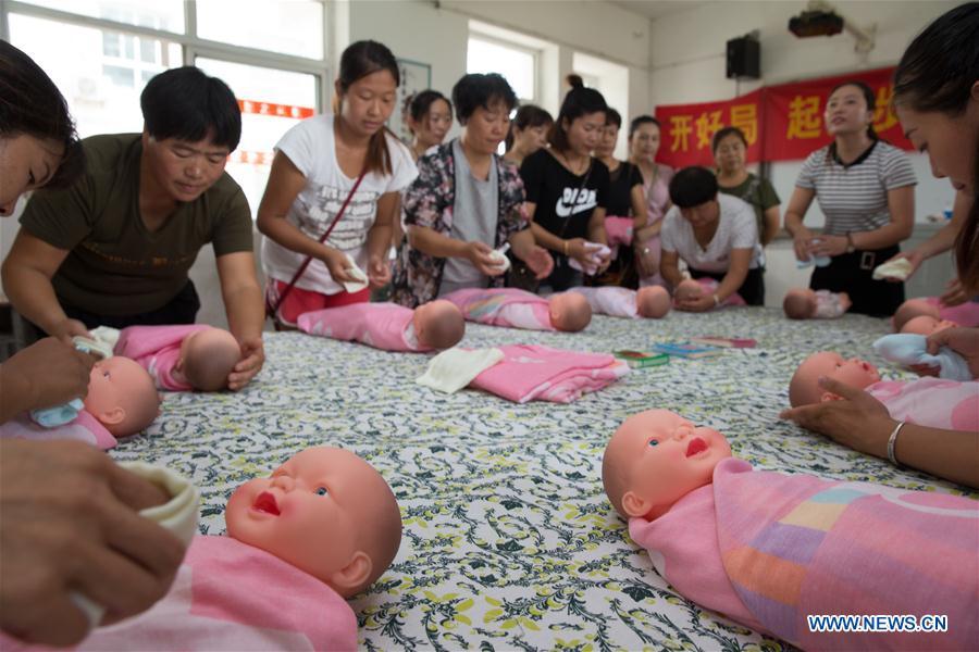 Farmers in Xiongan get free training to adapt to urban life(1/3)