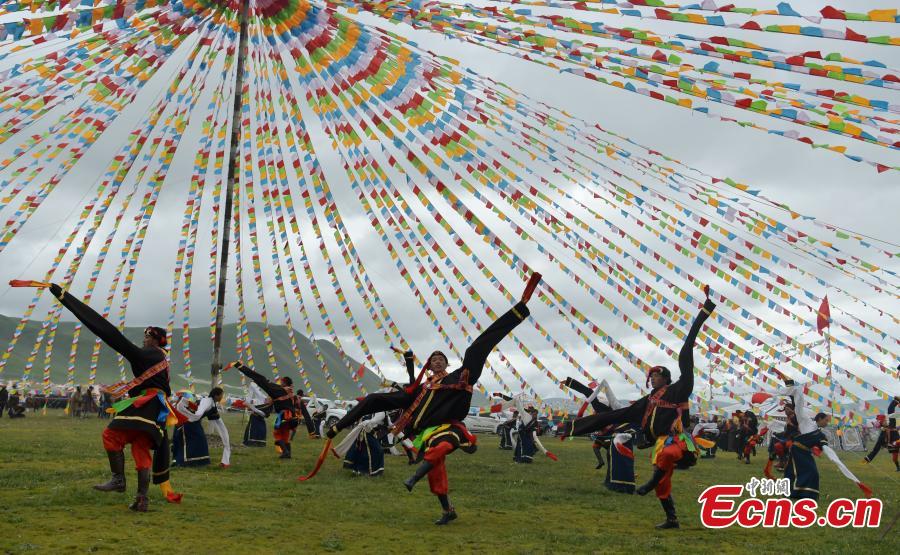 Tibetans celebrate tent festival on 4,500m-high grassland(1/5)