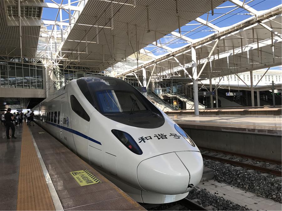 First high-speed train starts service in Inner Mongolia(1/7)