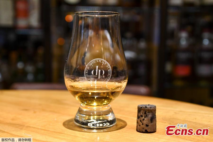 Chinese man pays $10,000 for whisky shot at Swiss bar(1/5)