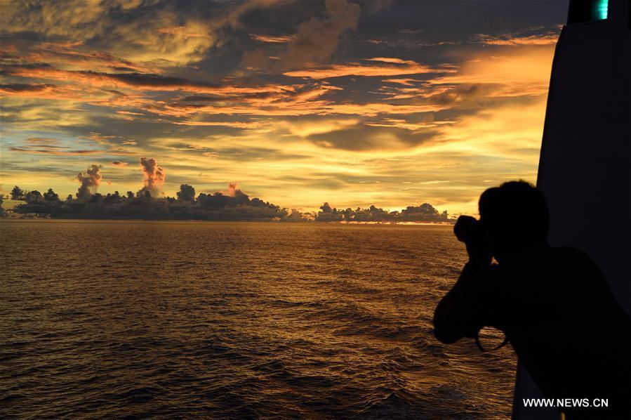 Sunset scenery seen from Chinese research vessel 'Kexue'(1/3)