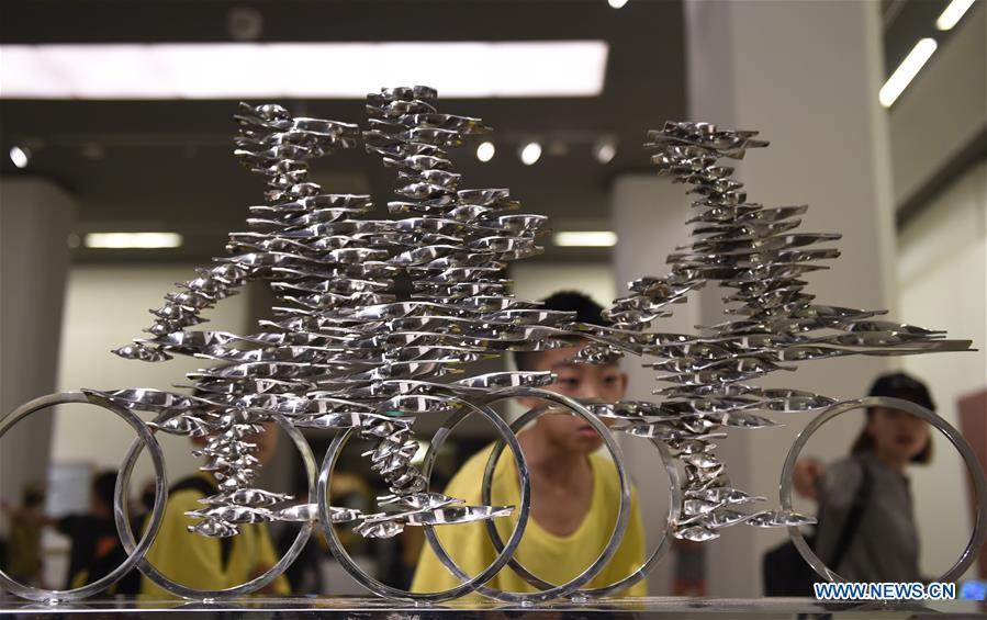 Young artists' works on display in Beijing(1/4)