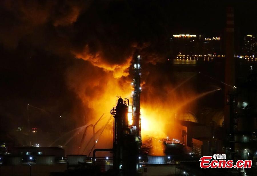 No casualties in PetroChina plant fire in Dalian(1/8)