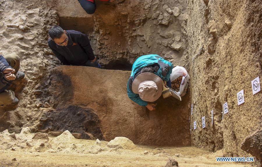 Archeologists identify caves in Jeminay on paleolithic site in Xinjiang(1/14)