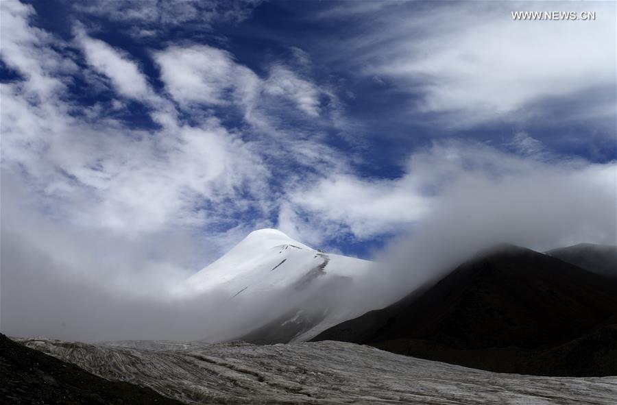 Scenery of Yuzhu Peak of Kunlun Mountains in NW China's Qinghai(1/6)