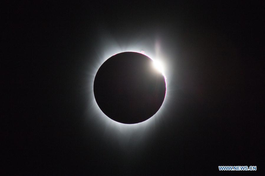 Once-in-a-century total solar eclipse sweeps across U.S.(1/15)