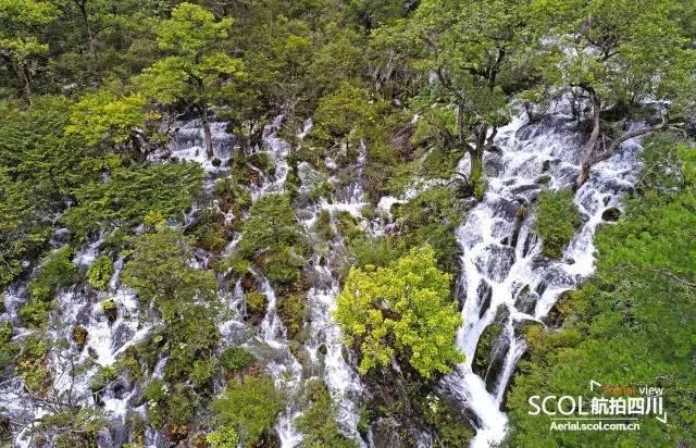 Quake-hit Jiuzhaigou regaining its beauty(1/9)