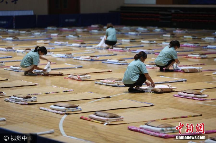 Students prepare for new school semesters(1/5)