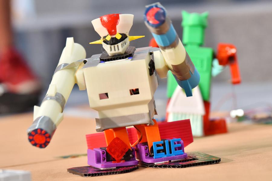Robot contests inspire innovation among young people(1/4)