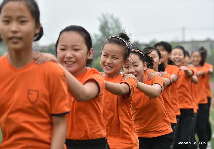 School students embrace new semester across China(1/10)