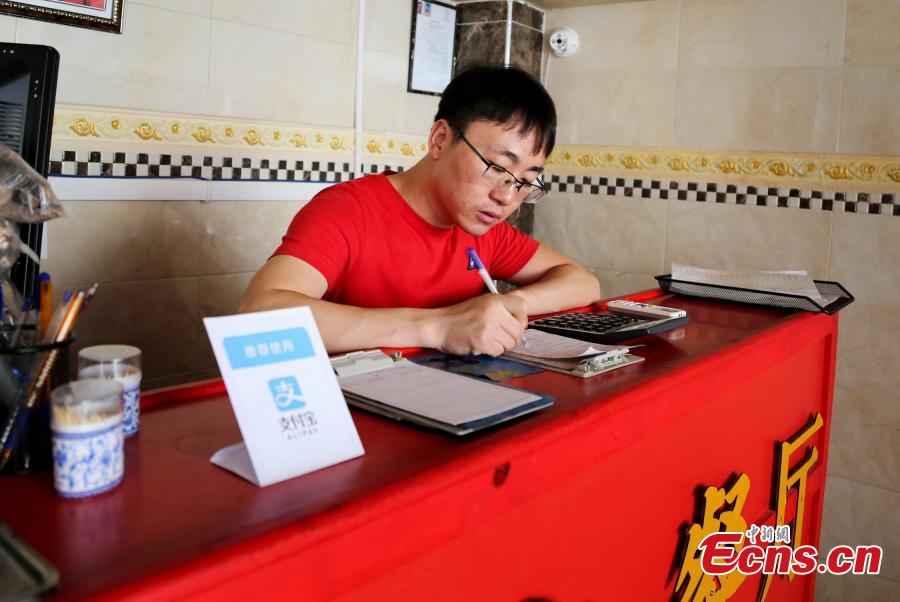 Man increases income 10 times with Chinese restaurant in Morocco(1/6)