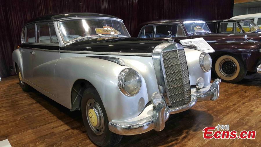 Antique cars at Qingdao auto expo(1/3)