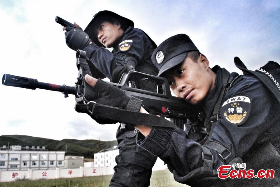 Sichuan armed police training on plateau(1/7)