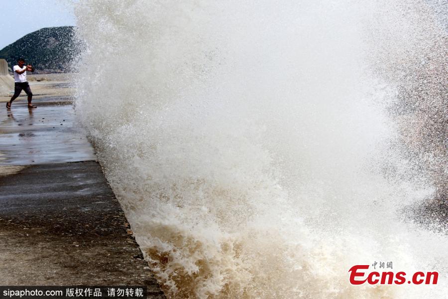 East China province braces for Typhoon Talim (1/3)