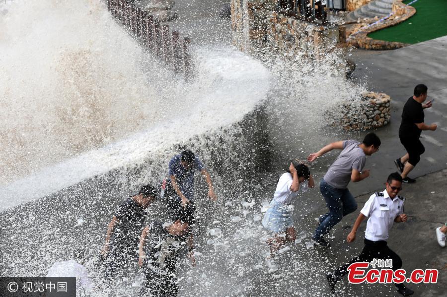 Surges brought by Typhoon Talim seen in E China(1/3)