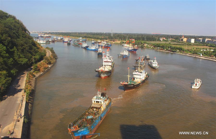 Typhoon Talim delays start of fishing in E China(1/4)