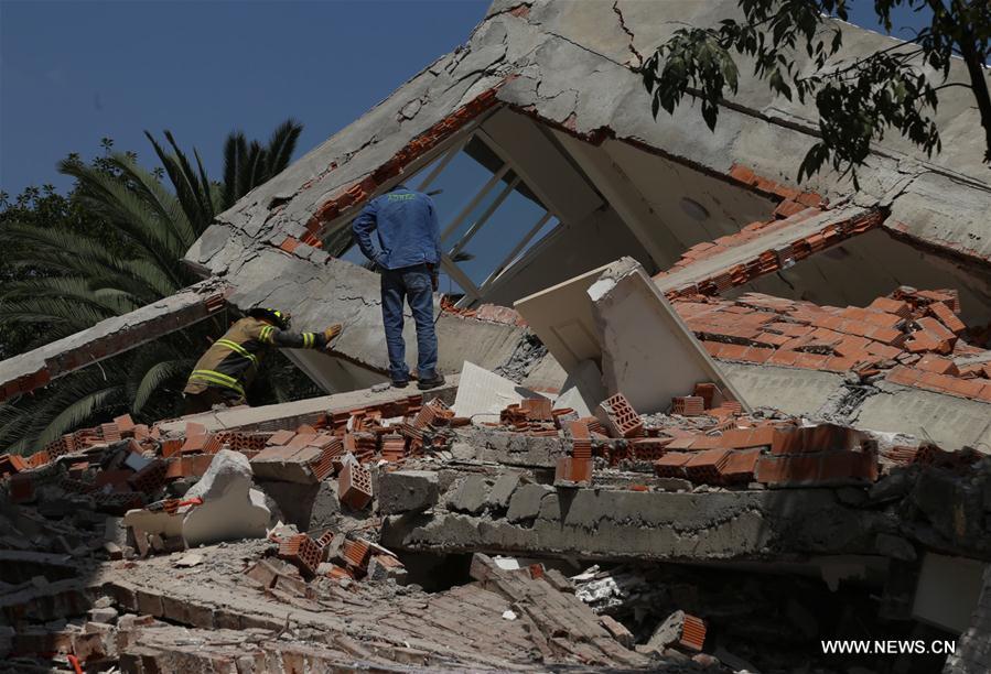 7.1-magnitude quake hits central Mexico(1/16)