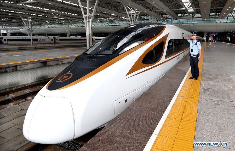 China begins to restore 350 kmh bullet train (1/3)