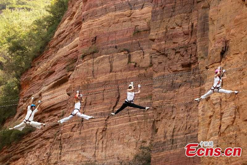 High on mountain: Yoga enthusiasts practice on cliff(1/6)