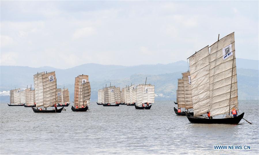 Dianchi Lake in SW China opens for fishing (1/6)