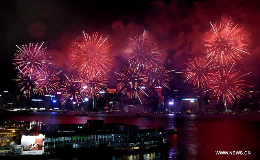 Fireworks illuminate sky in celebration of China's National Day(1/7)