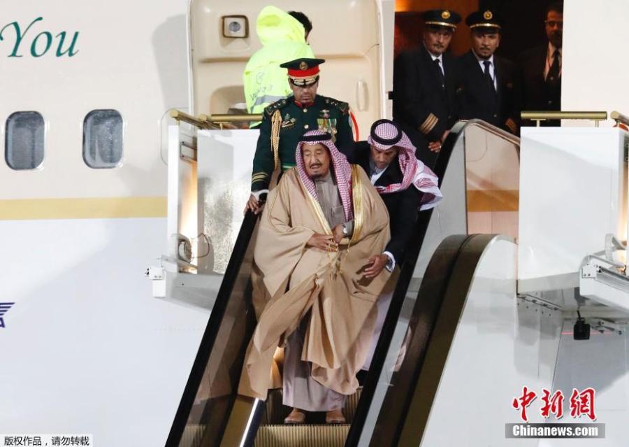 Saudi king's gold escalator gets stuck in Moscow(1/4)