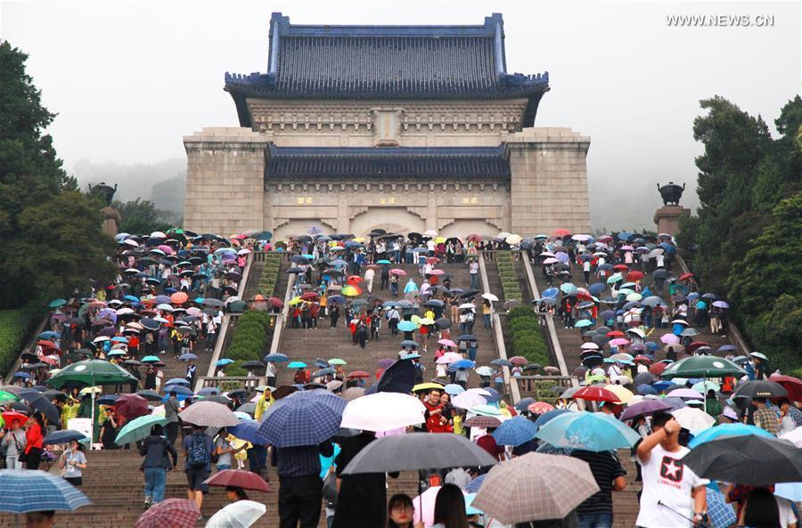 China witnesses more than 710 mln tourist trips during National Day holiday(1/7)