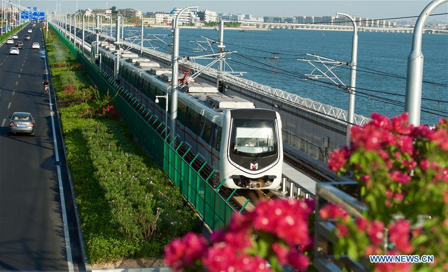 Sea-view subway ends 6-day test operation in Xiamen(1/3)