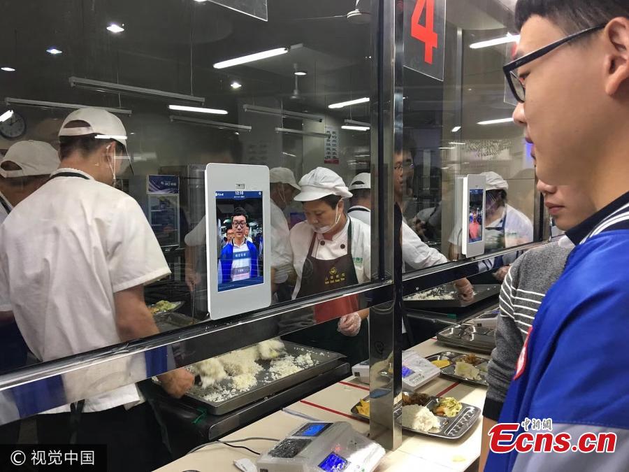 School cafeteria applies facial recognition in Hangzhou (1/3)
