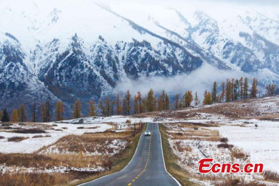 Photos taken on Oct.13 and 14, 2017 show the beautiful autumn scenery in the Kanas scenic area, Xinjiang Uygur Autonomous Region. Kanas boasts a beautiful natural landscape of lakes, rivers, glaciers, forests, and grasslands. (Photo: China News Service/Zhang Xin)