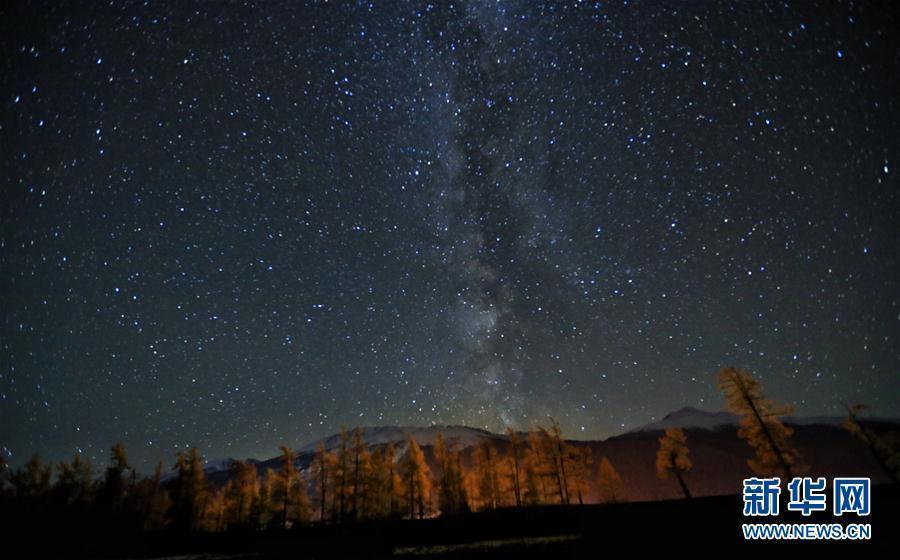 Photos taken on Oct.13 and 14, 2017 show the beautiful autumn scenery in the Kanas scenic area, Xinjiang Uygur Autonomous Region. Kanas boasts a beautiful natural landscape of lakes, rivers, glaciers, forests, and grasslands. (Photo/Xinhua)