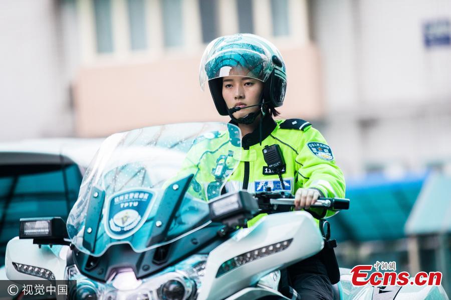 China's first AI-powered traffic policewoman(1/3)