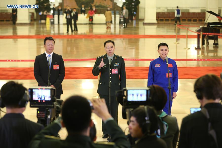 Delegates to 19th CPC National Congress receive interview(1/6)