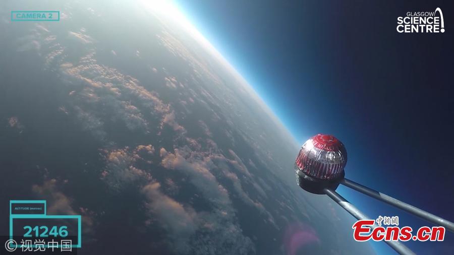 Scientists launch teacake 37,007 meters into space(1/3)